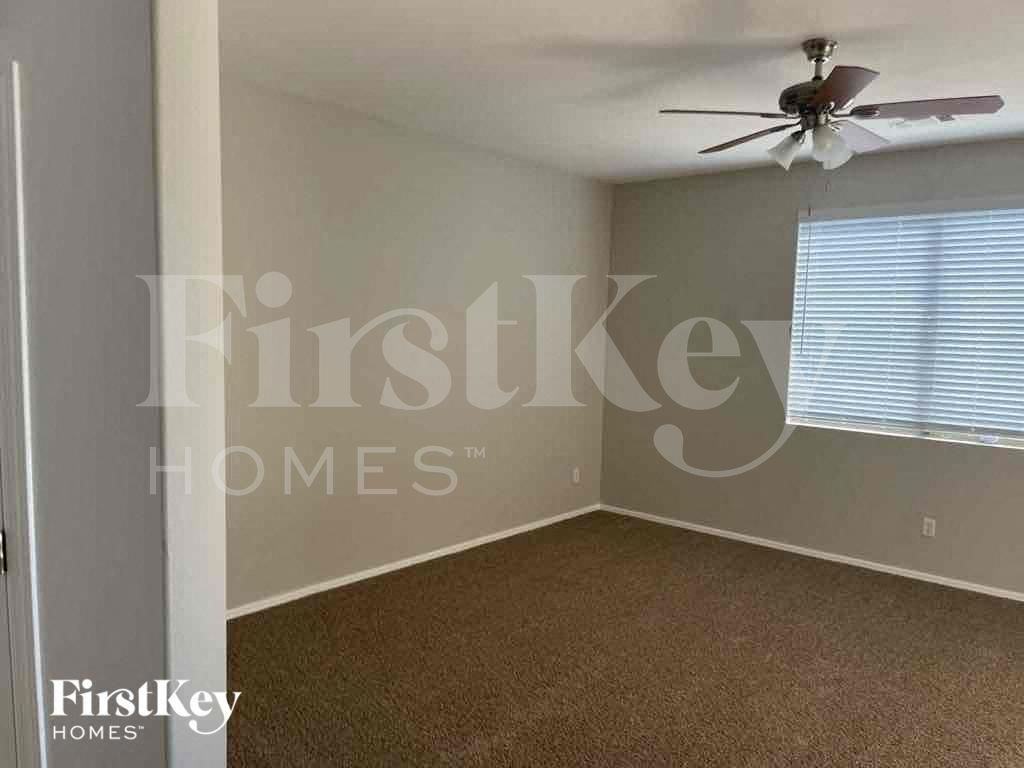 18451 W Sunrise Dr - Photo 5 of 10