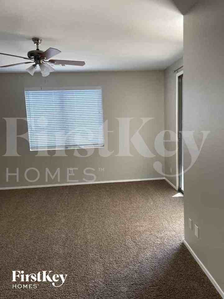 18451 W Sunrise Dr - Photo 6 of 10