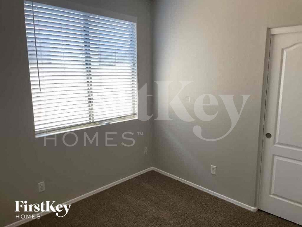 18451 W Sunrise Dr - Photo 7 of 10