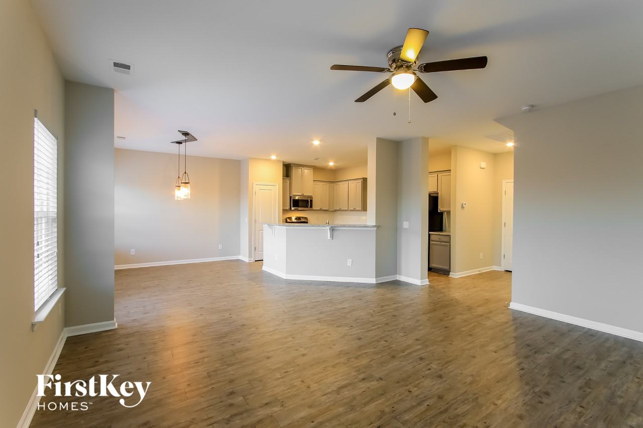 820 Redbud Ln - Photo 4 of 15