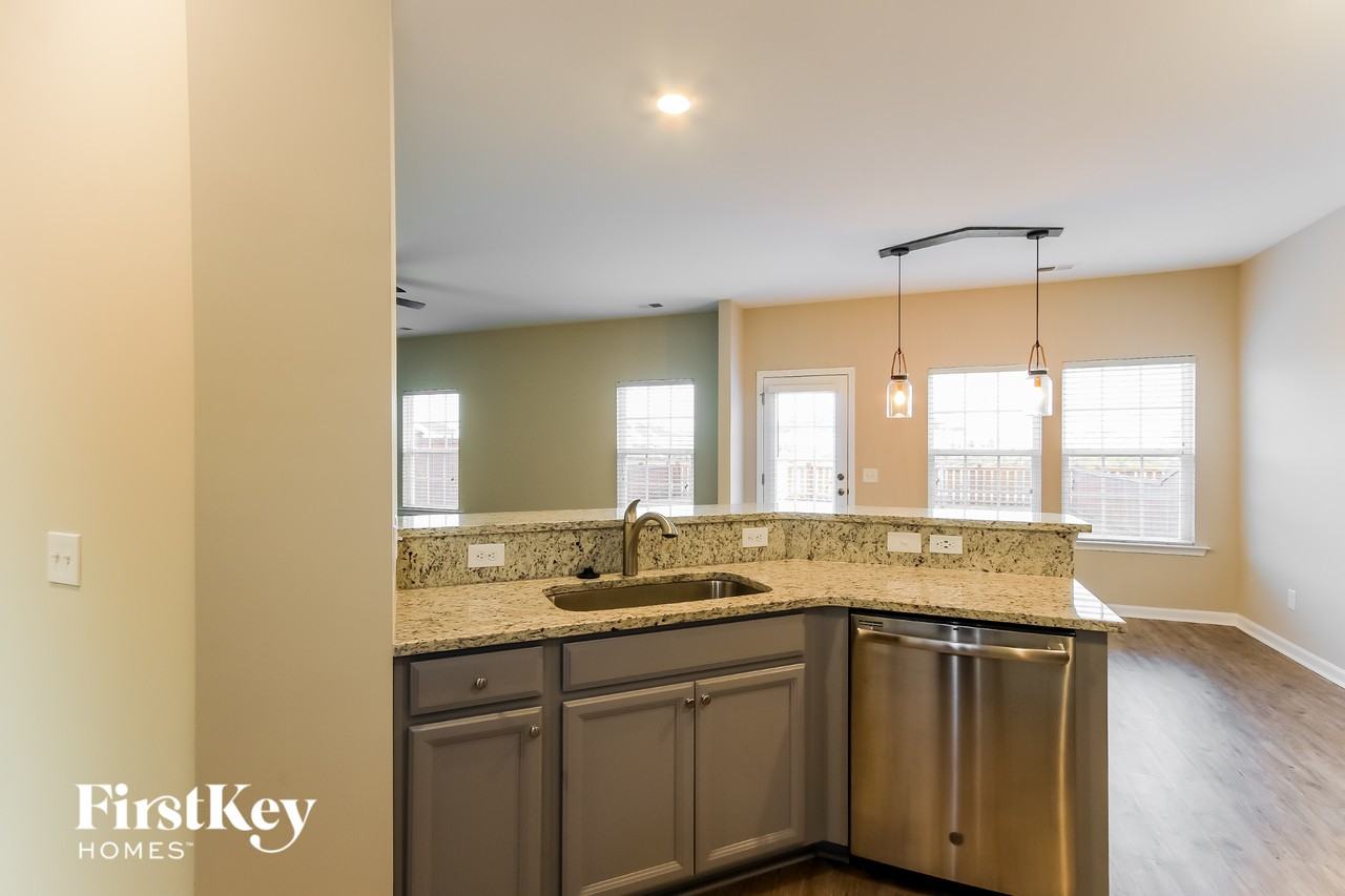 820 Redbud Ln - Photo 6 of 15