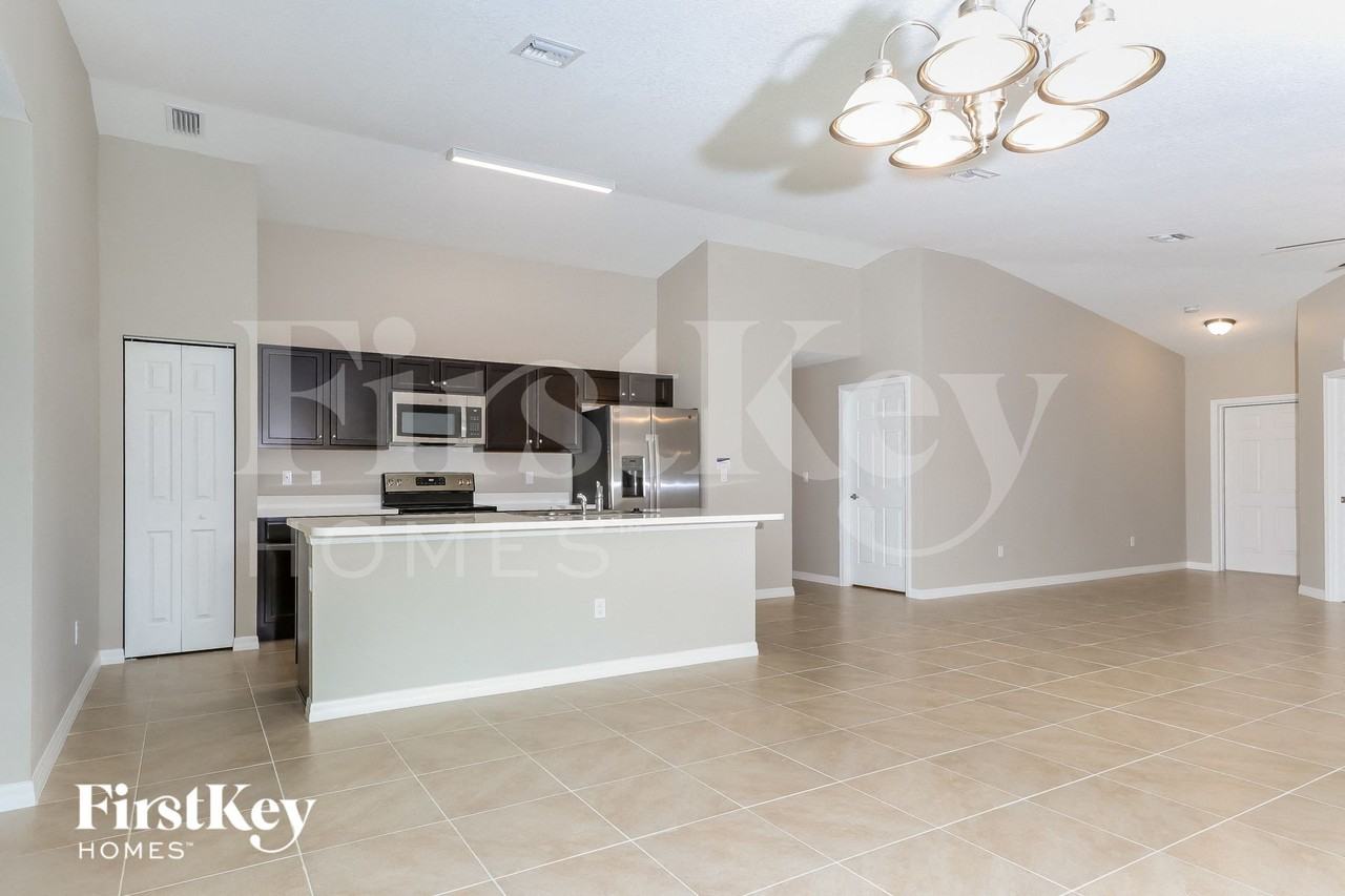 2158 Sw Algiers St - Photo 5 of 15