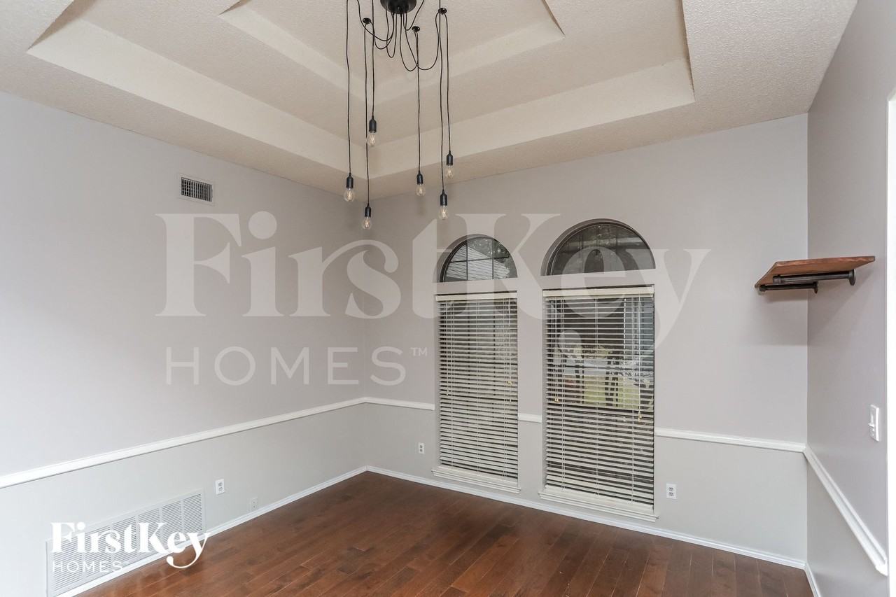 408 Flagstone Dr - Photo 4 of 15