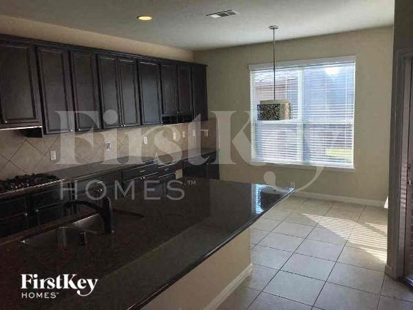 13738 Lake Livingston Dr - Photo 5 of 10