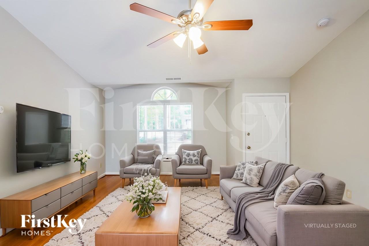 110 Waderich Ln - Photo 4 of 19