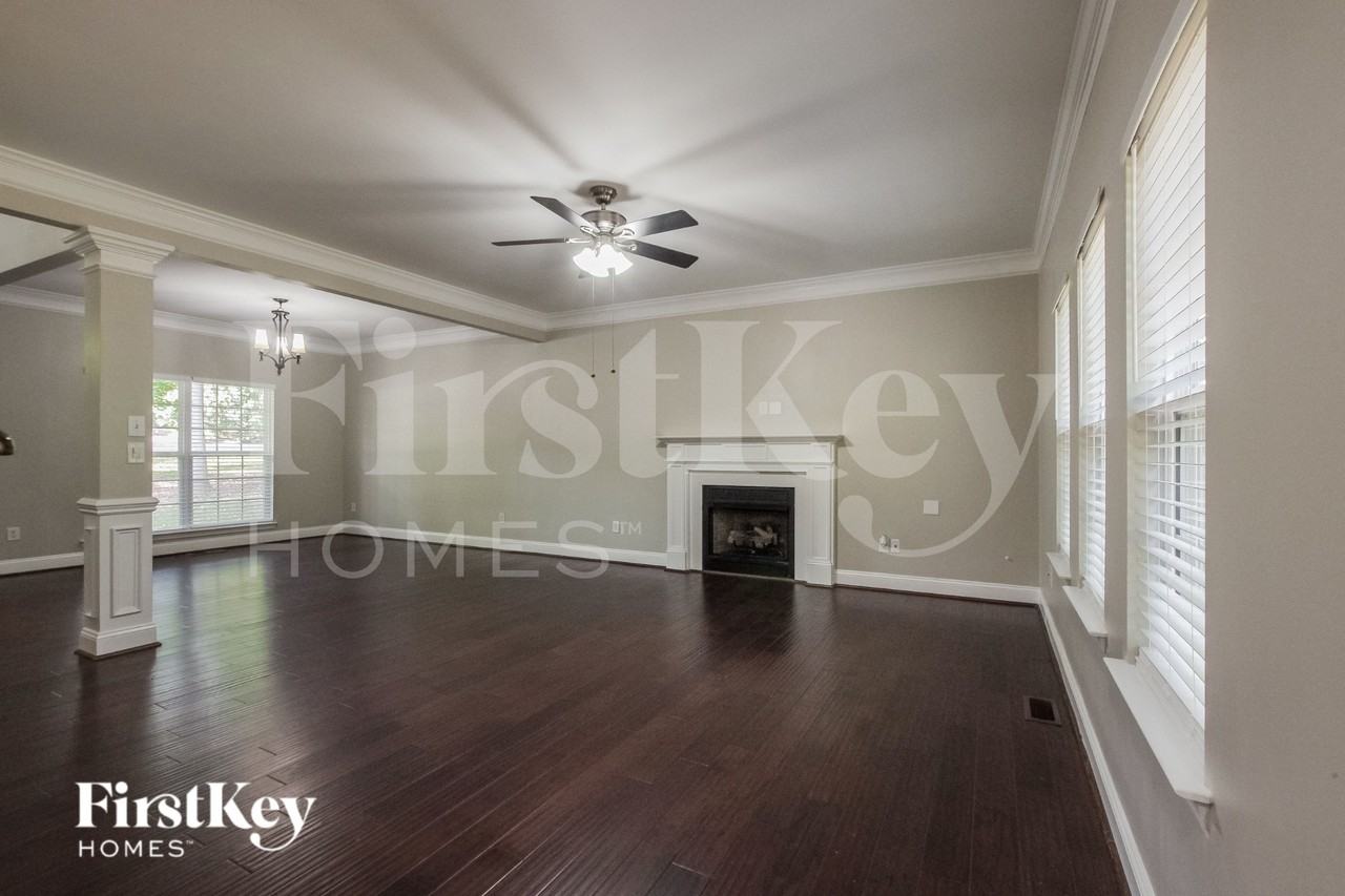 406 Sardis Rd N - Photo 3 of 19