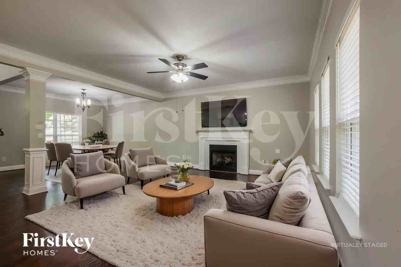 406 Sardis Rd N - Photo 4 of 19