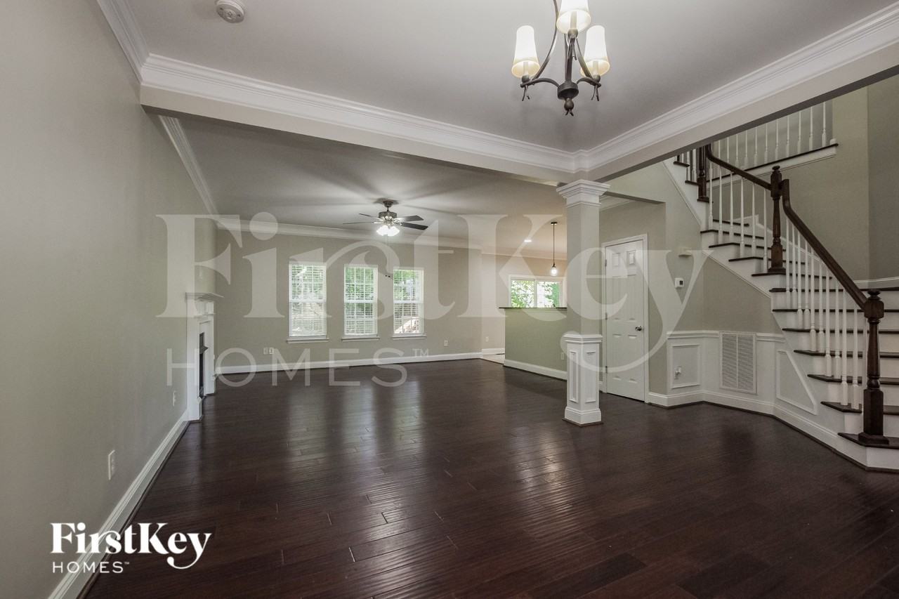 406 Sardis Rd N - Photo 5 of 19