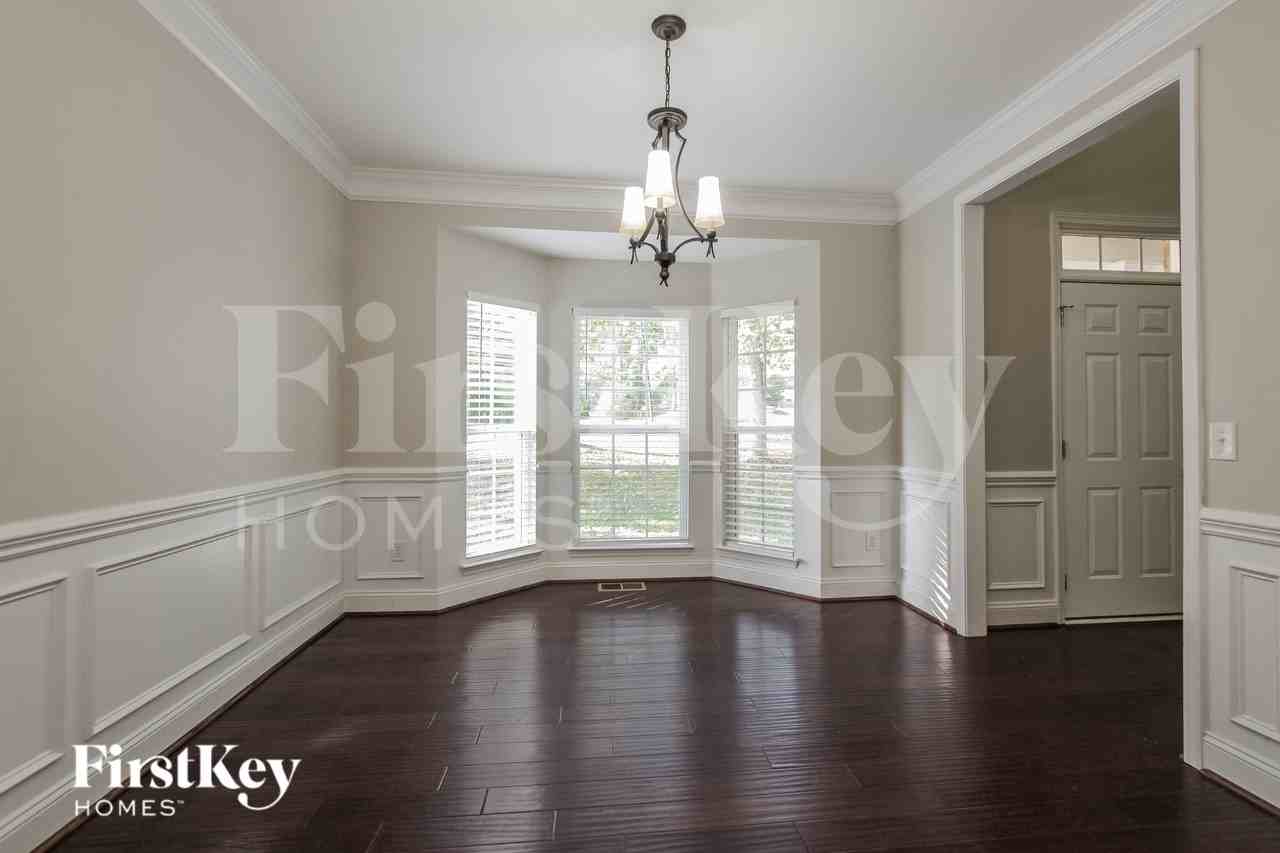 406 Sardis Rd N - Photo 6 of 19