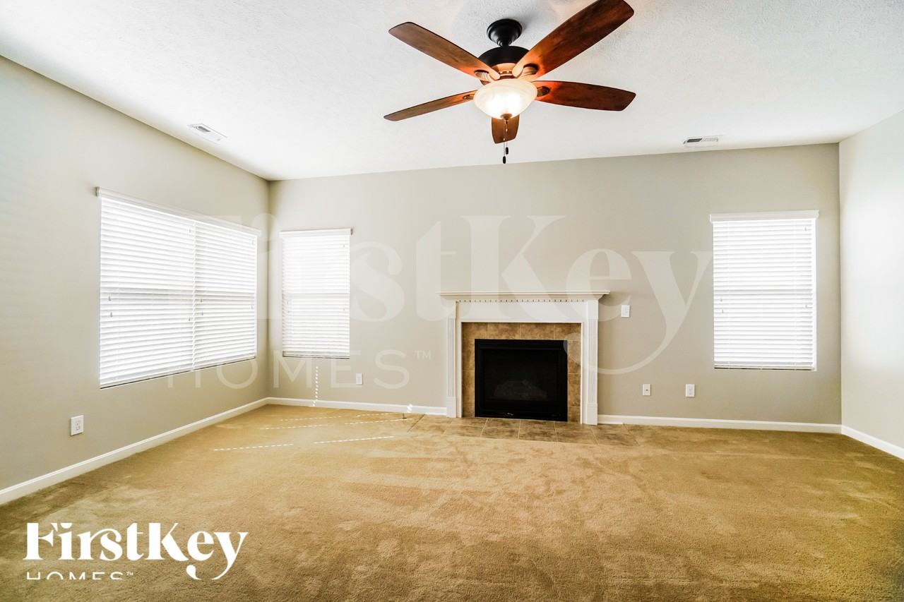 1083 Ashcraft Ave - Photo 2 of 18