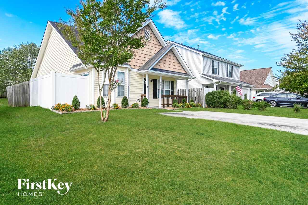 1904 Duke Adam St - Photo 2 of 15