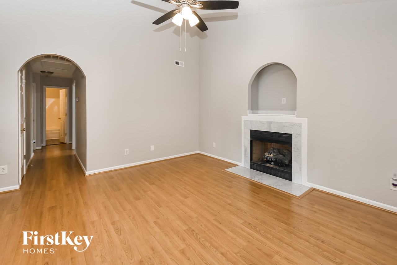 1904 Duke Adam St - Photo 5 of 15