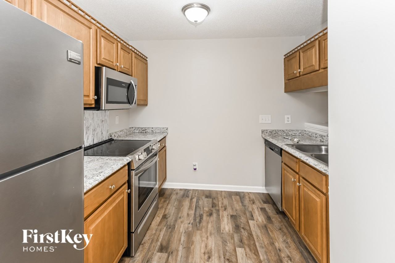 1904 Duke Adam St - Photo 7 of 15