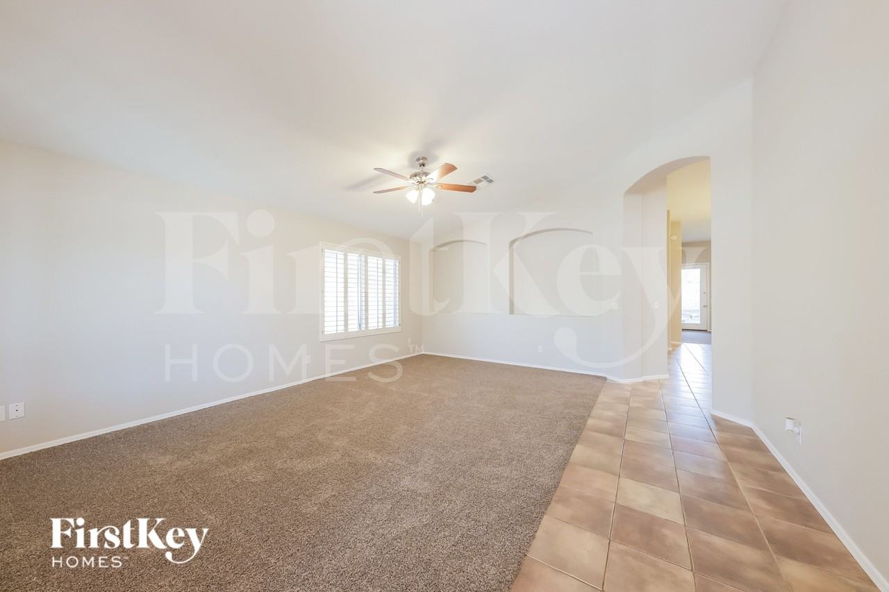 7834 W Robin Ln - Photo 2 of 16