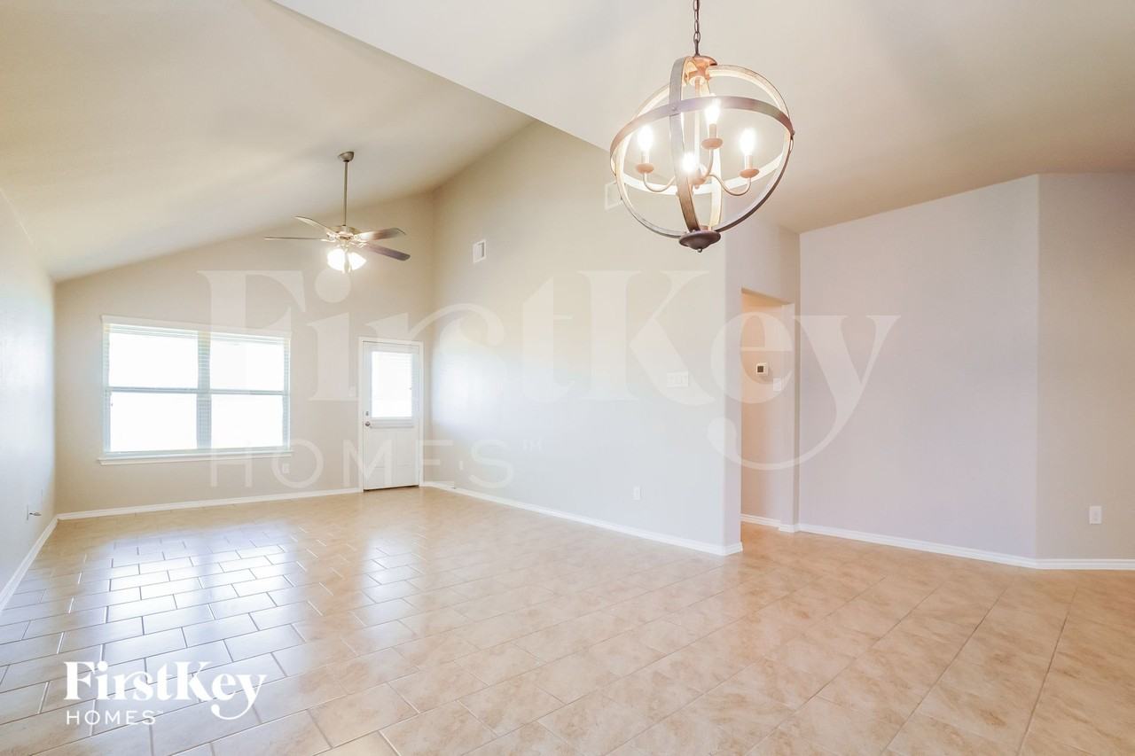 2623 Lincolns Meadow Dr - Photo 3 of 15