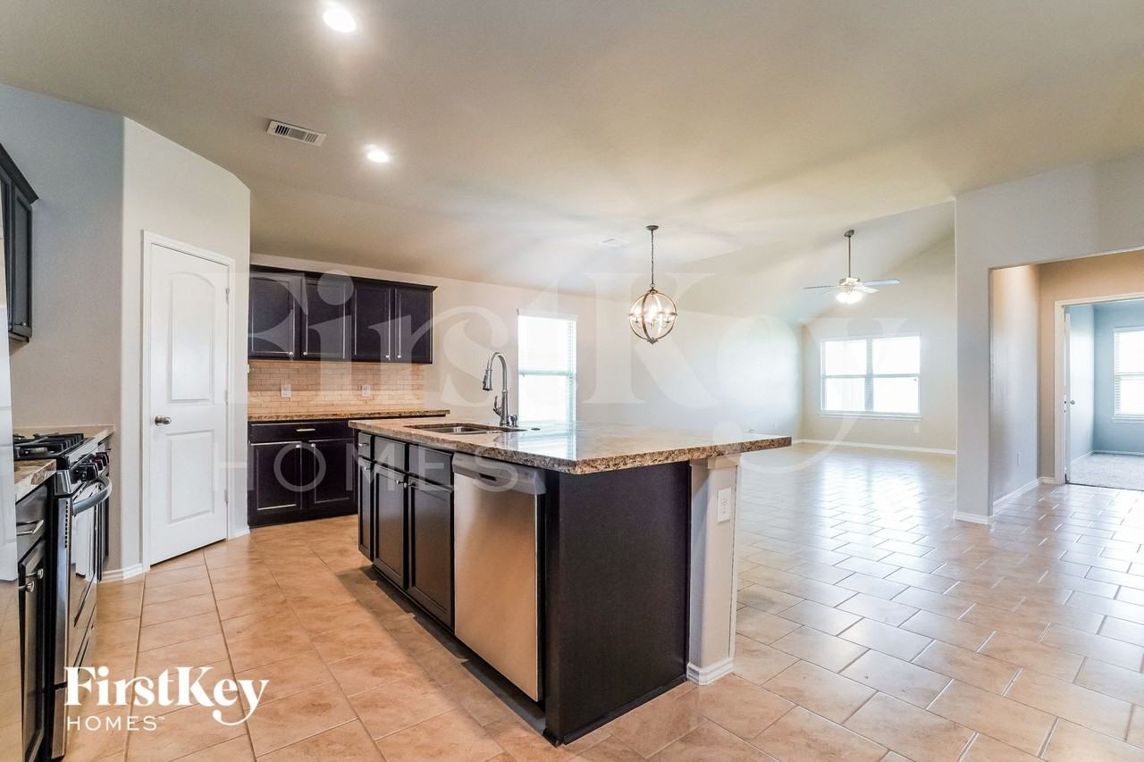 2623 Lincolns Meadow Dr - Photo 4 of 15