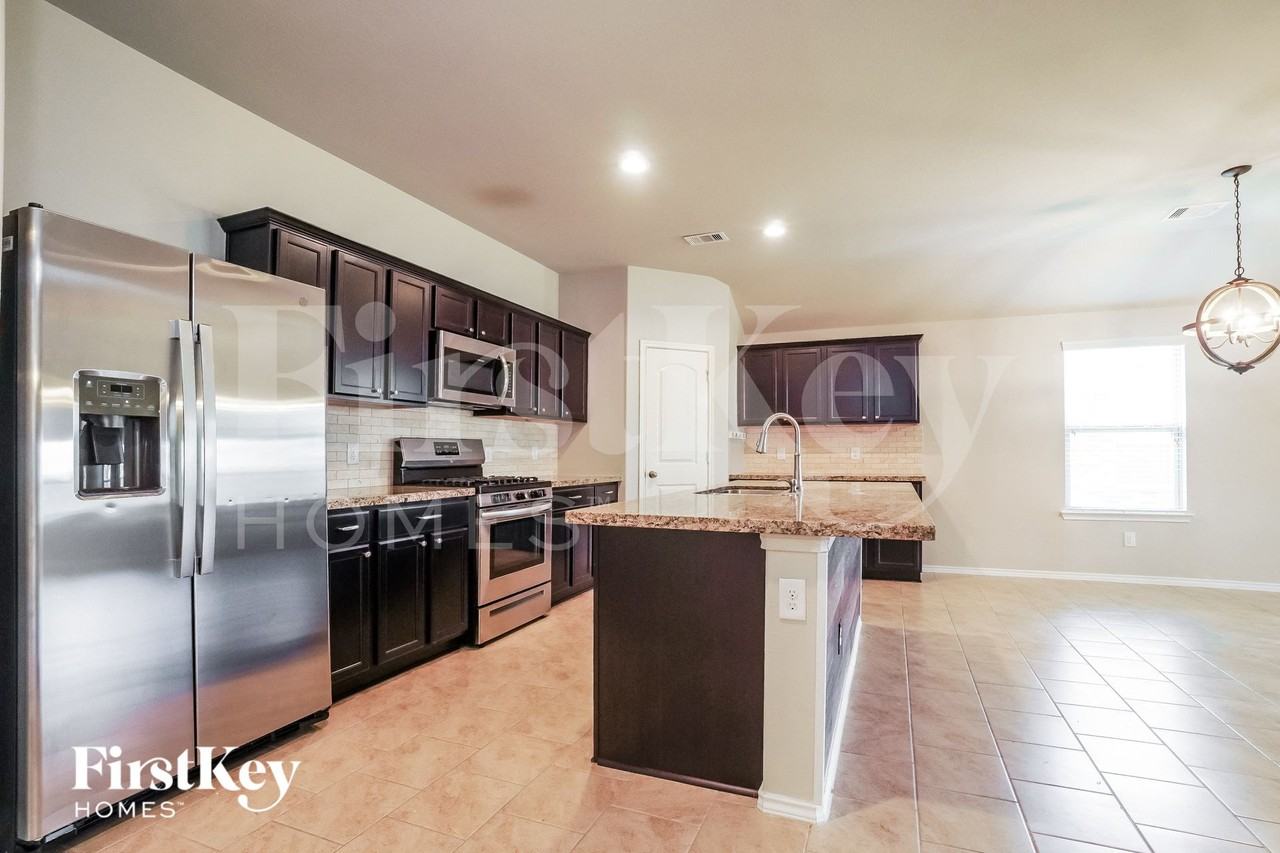 2623 Lincolns Meadow Dr - Photo 5 of 15