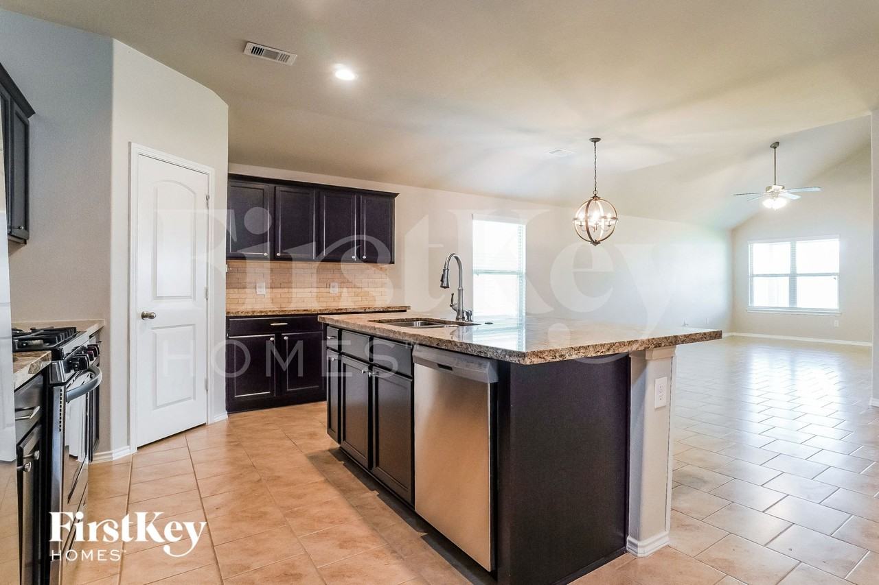 2623 Lincolns Meadow Dr - Photo 6 of 15