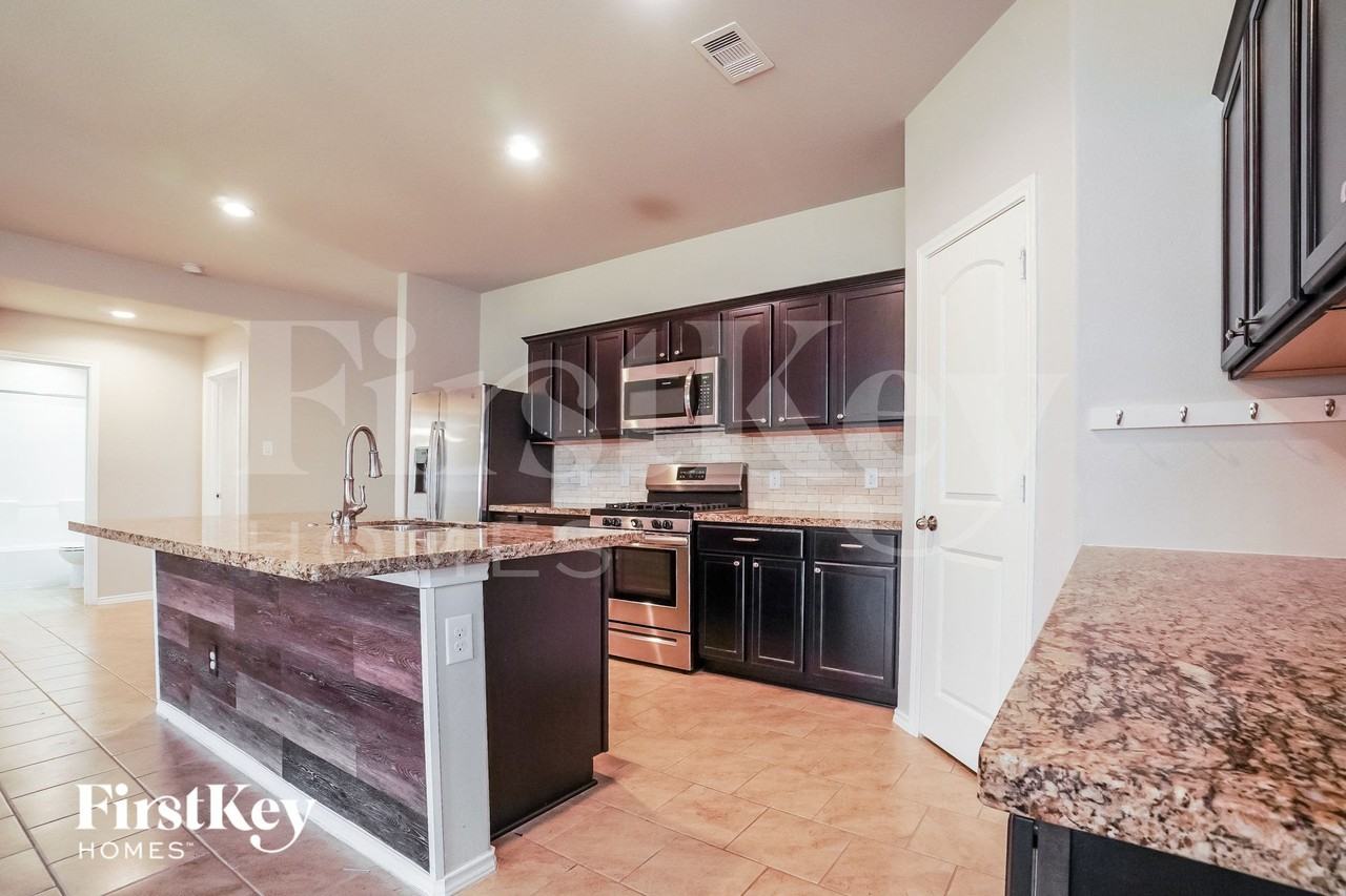 2623 Lincolns Meadow Dr - Photo 7 of 15