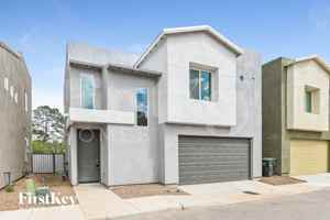 featured image of 2822 N Fair Oaks Ave