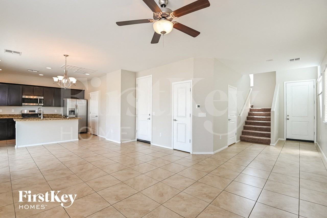 2822 N Fair Oaks Ave - Photo 2 of 15