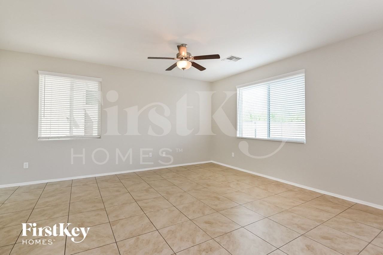 2822 N Fair Oaks Ave - Photo 3 of 15