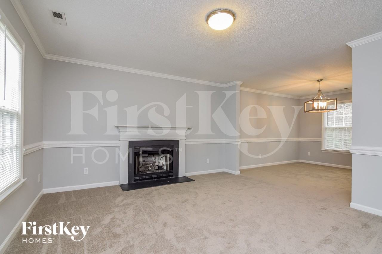 7402 Claymont Dr - Photo 3 of 14