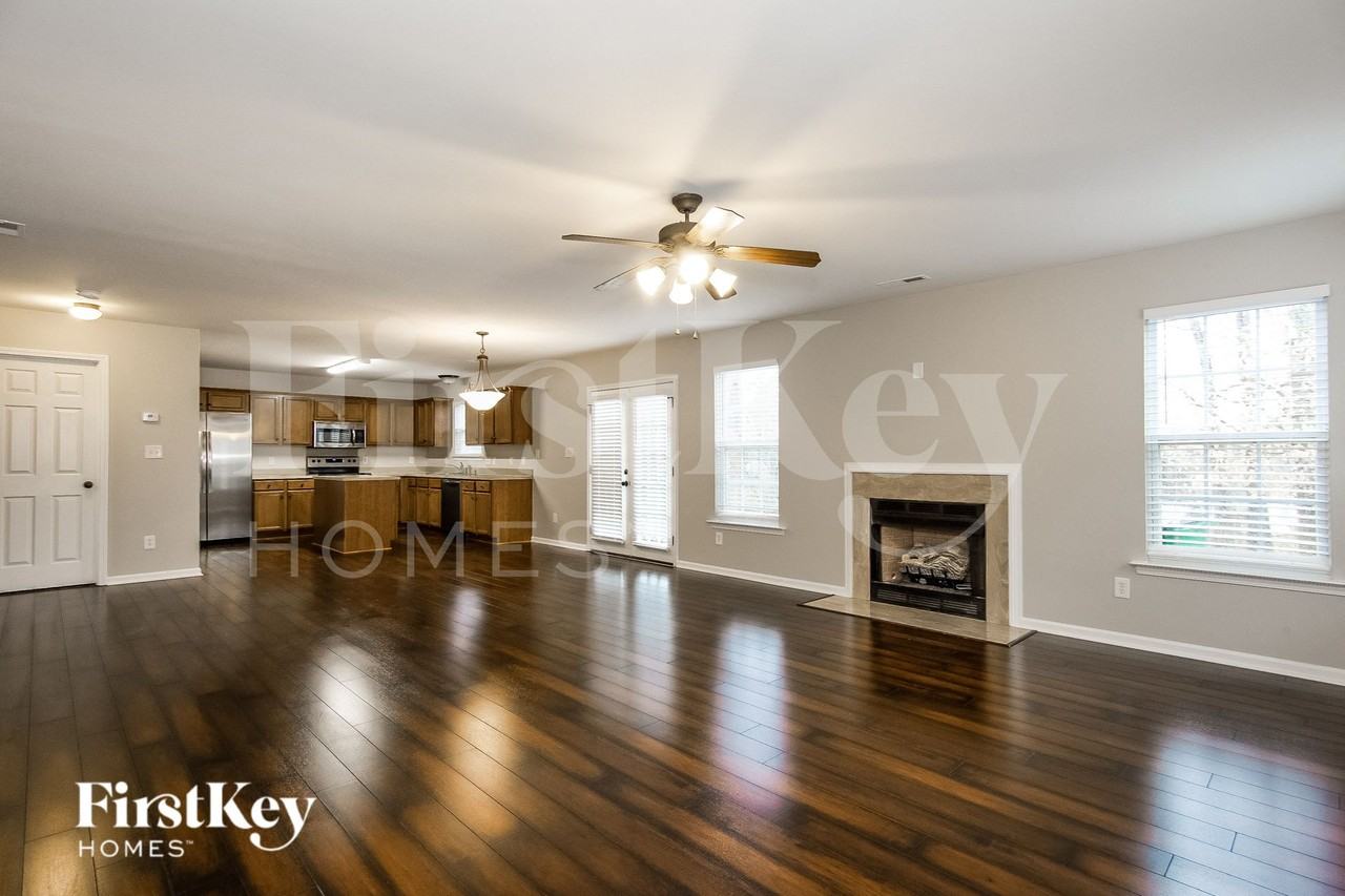 1817 Elizabeth Oaks Ave - Photo 3 of 15