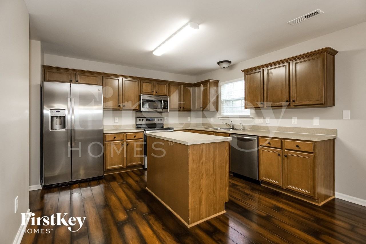 1817 Elizabeth Oaks Ave - Photo 7 of 15