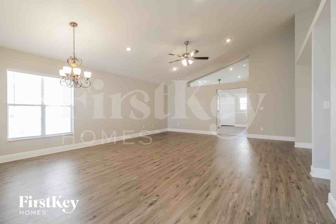 522 Whittingham Pl - Photo 2 of 15