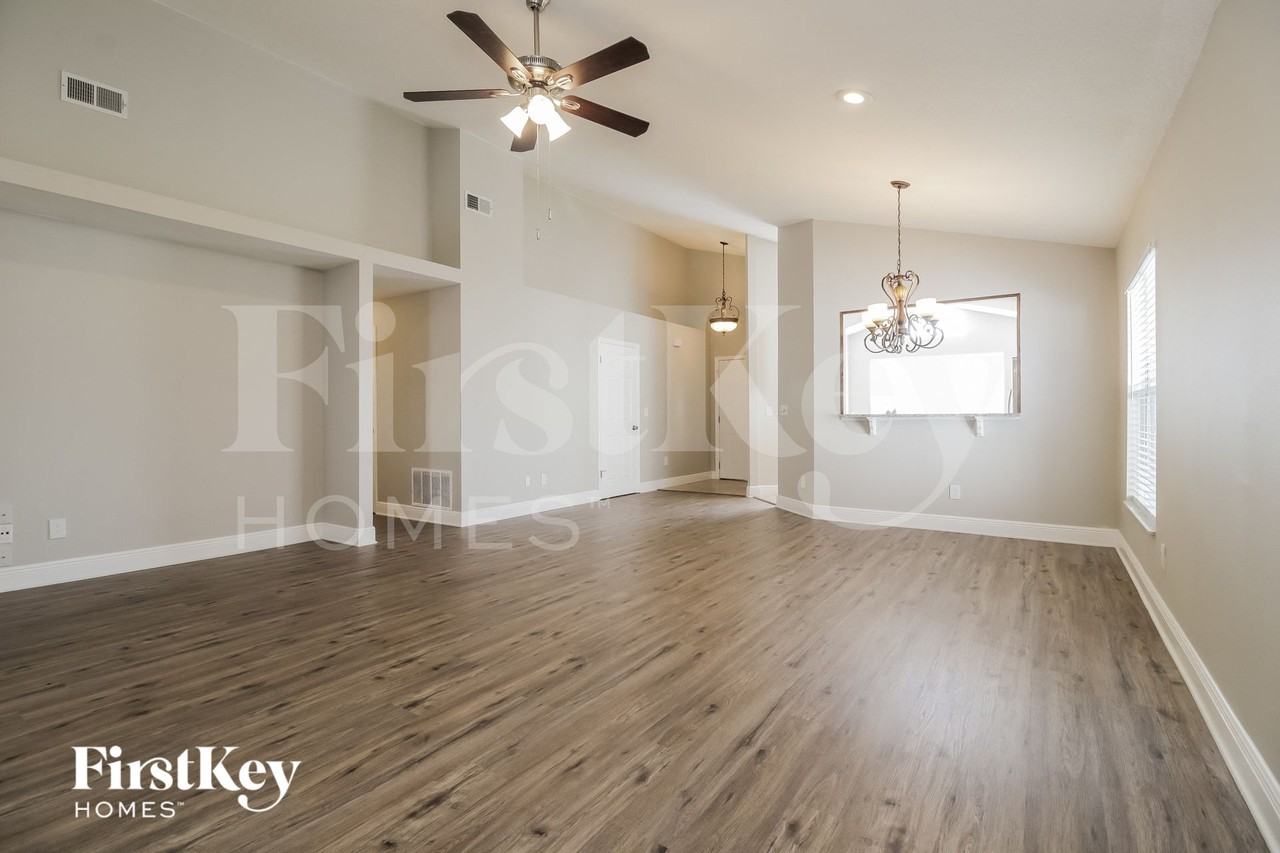 522 Whittingham Pl - Photo 3 of 15