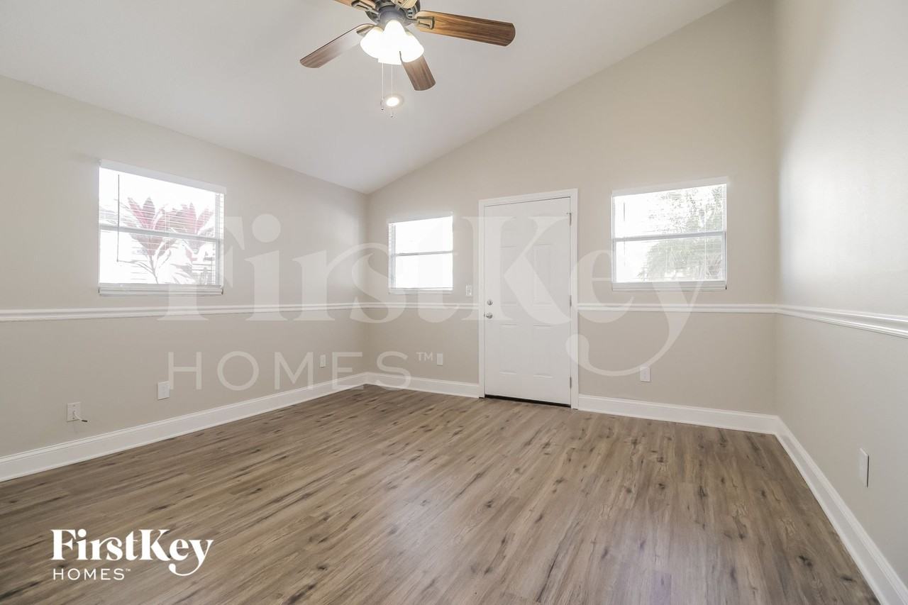 522 Whittingham Pl - Photo 4 of 15