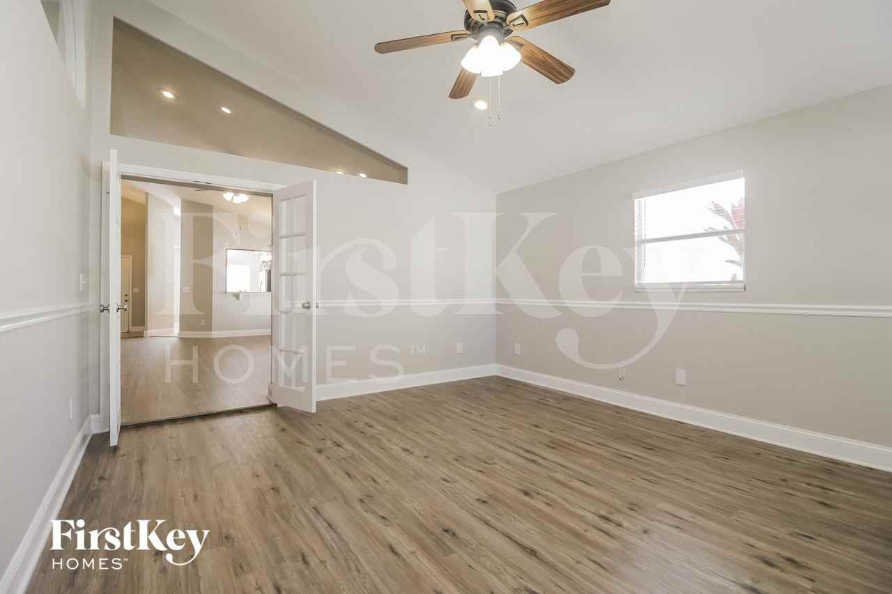 522 Whittingham Pl - Photo 5 of 15