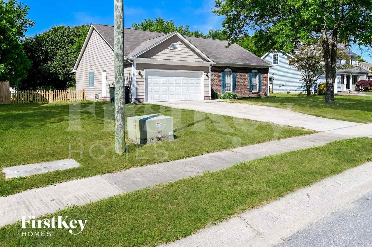 2501 Oak Leigh Dr - Photo 2 of 14