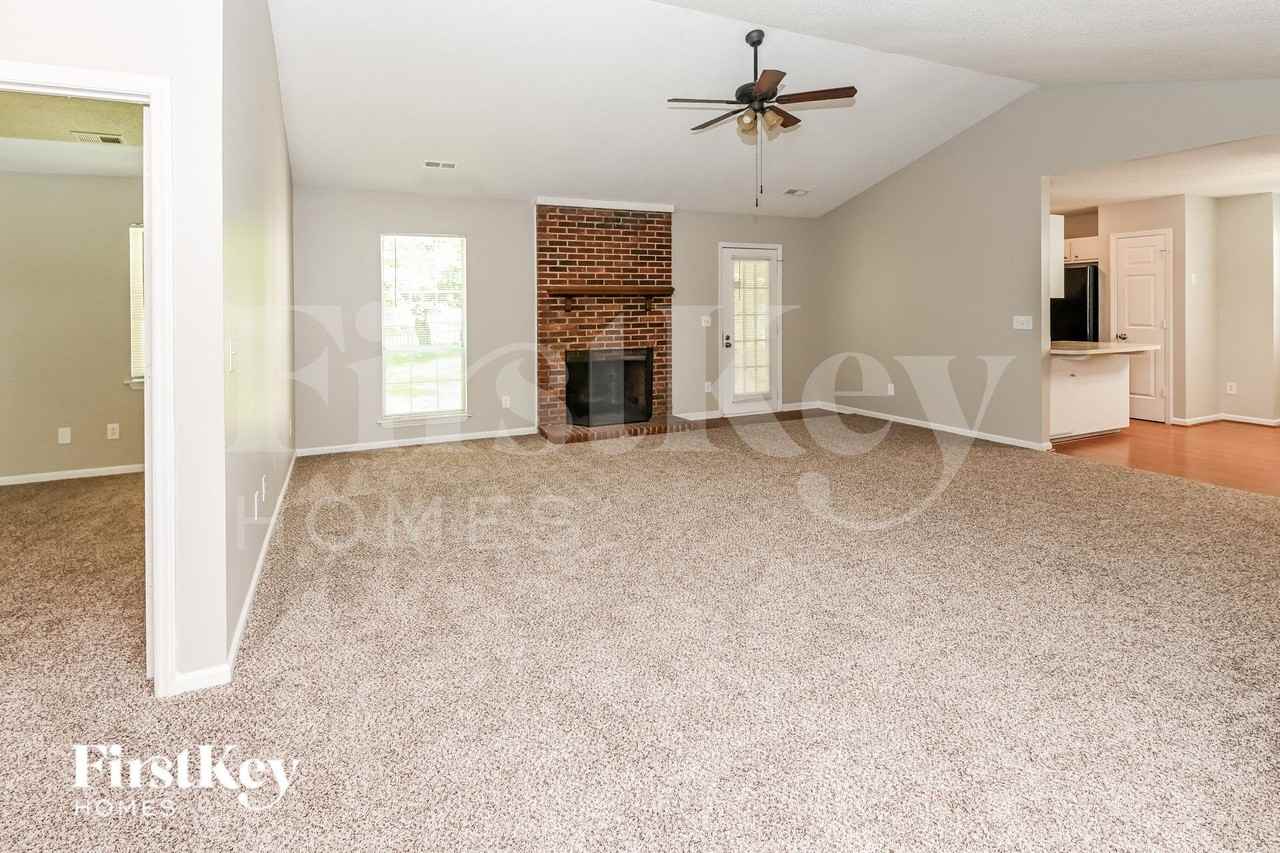 2501 Oak Leigh Dr - Photo 5 of 14