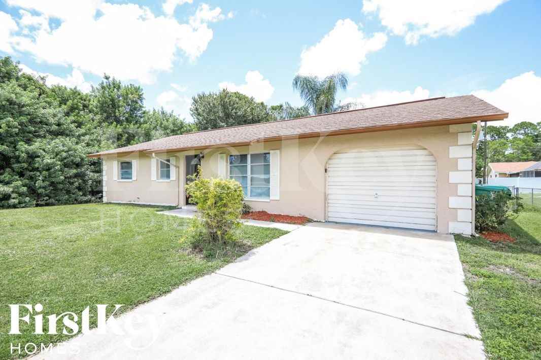 964 Roseway Ter Nw - Photo 2 of 15