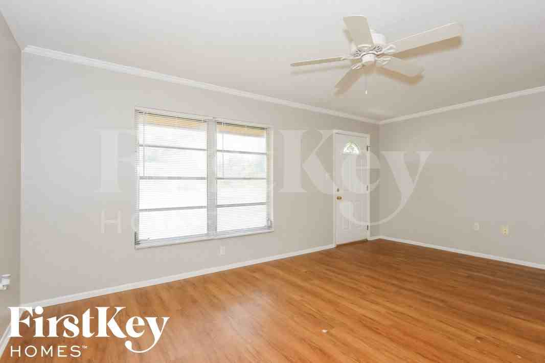 964 Roseway Ter Nw - Photo 4 of 15