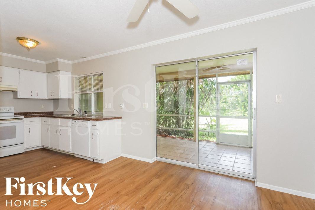 964 Roseway Ter Nw - Photo 5 of 15