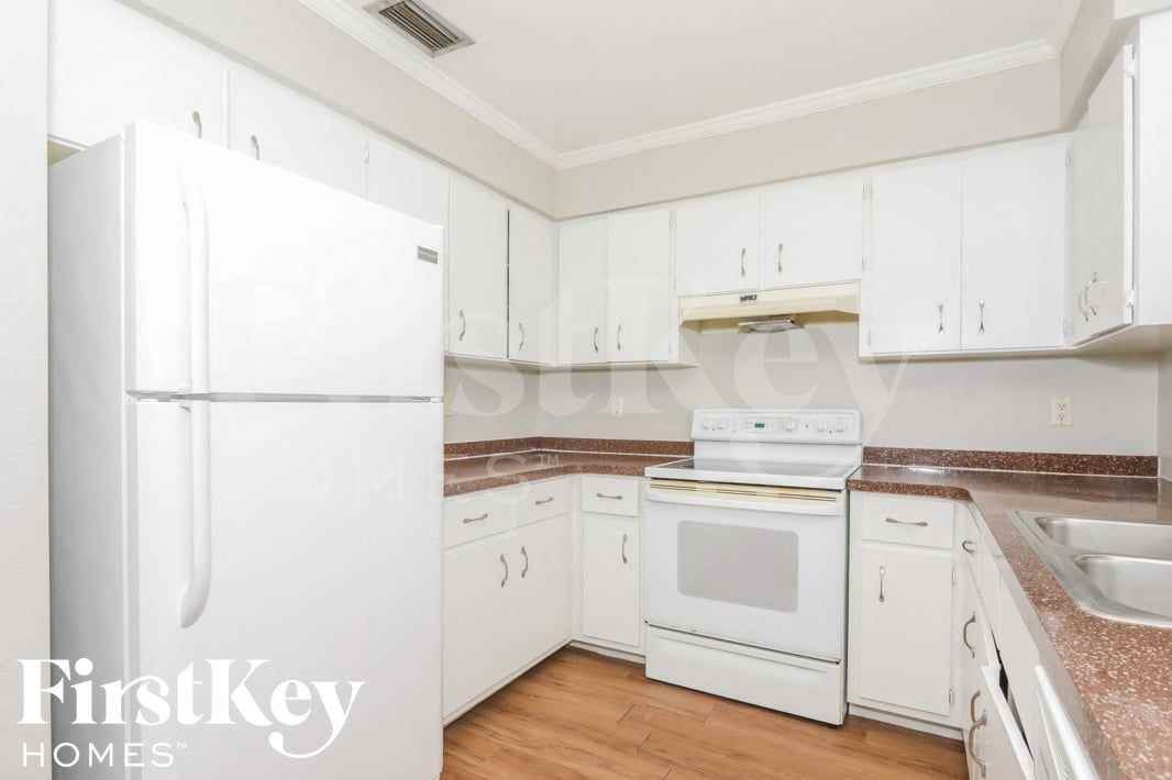 964 Roseway Ter Nw - Photo 7 of 15