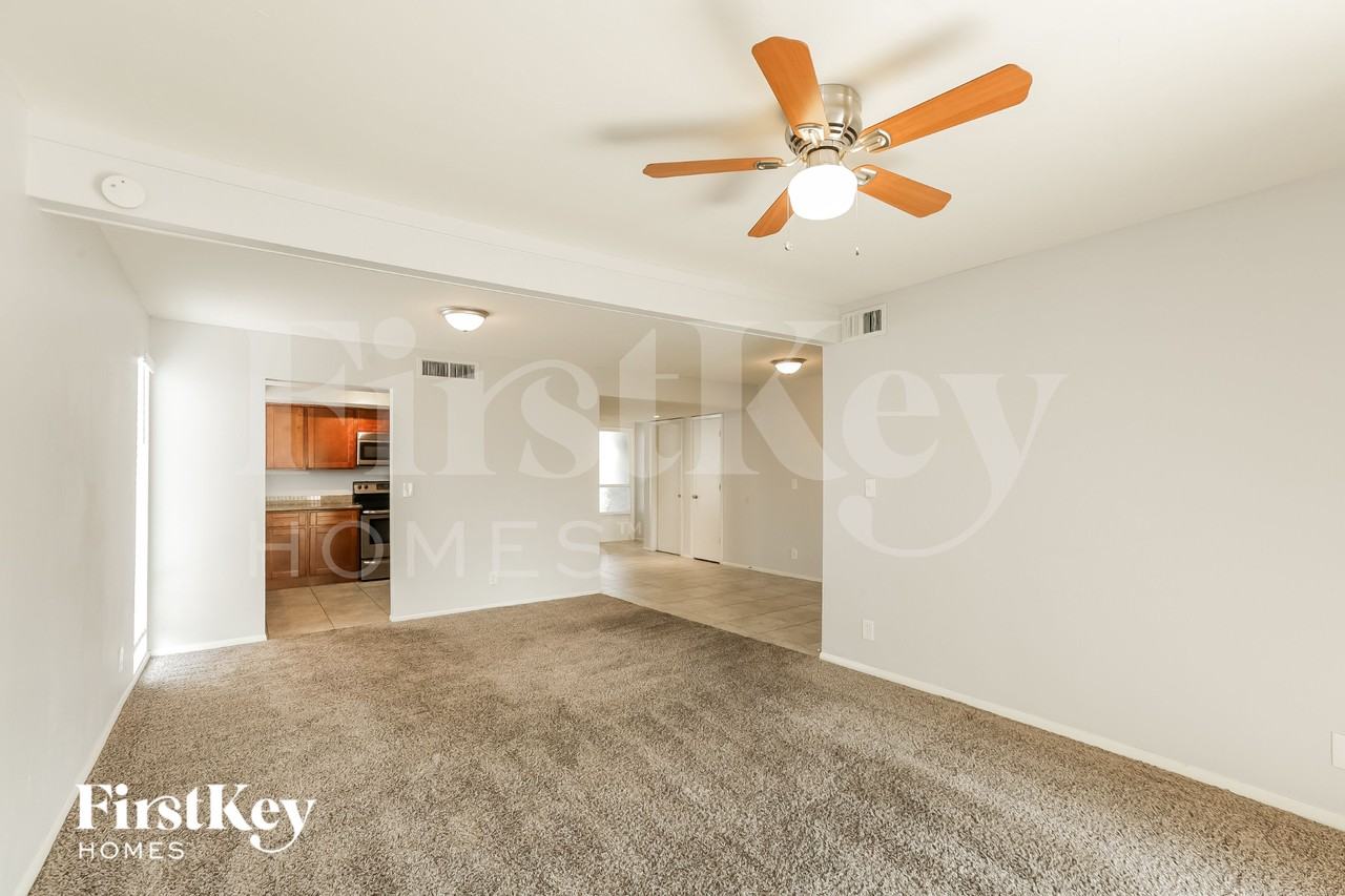 9631 N 35th Dr - Photo 3 of 15