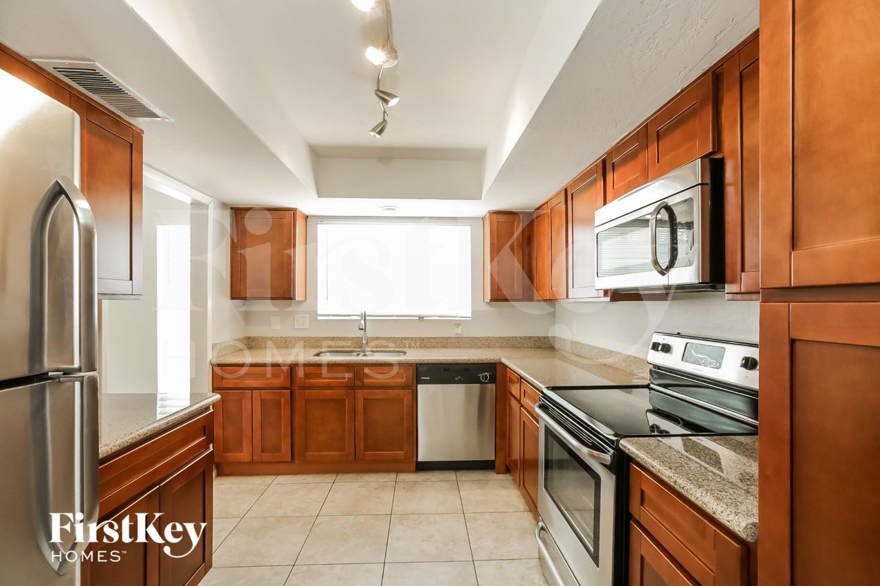 9631 N 35th Dr - Photo 6 of 15