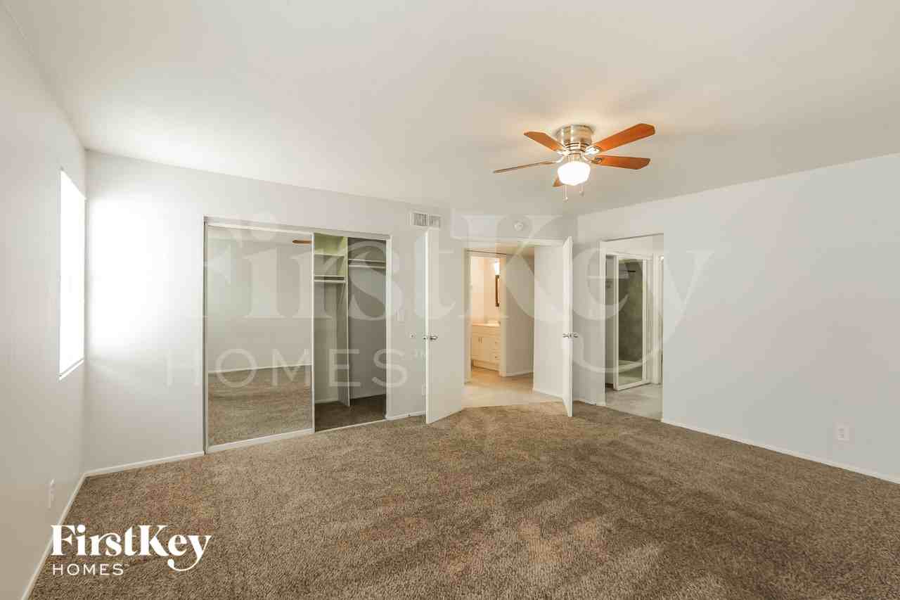 9631 N 35th Dr - Photo 7 of 15