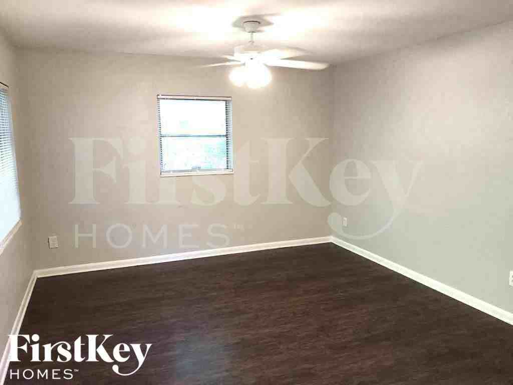 9305 Forest Hills Dr - Photo 2 of 10