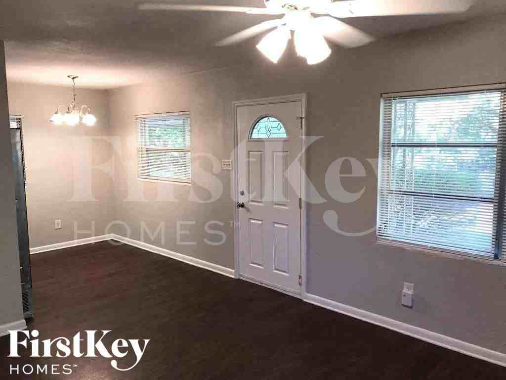 9305 Forest Hills Dr - Photo 3 of 10