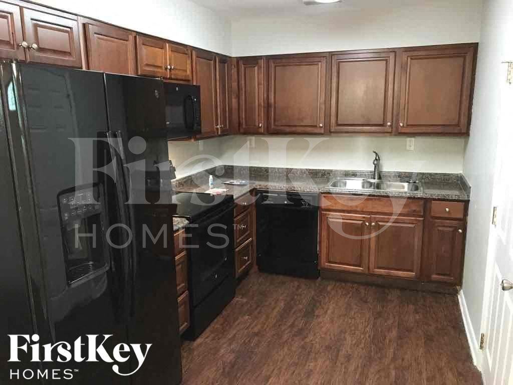 9305 Forest Hills Dr - Photo 4 of 10