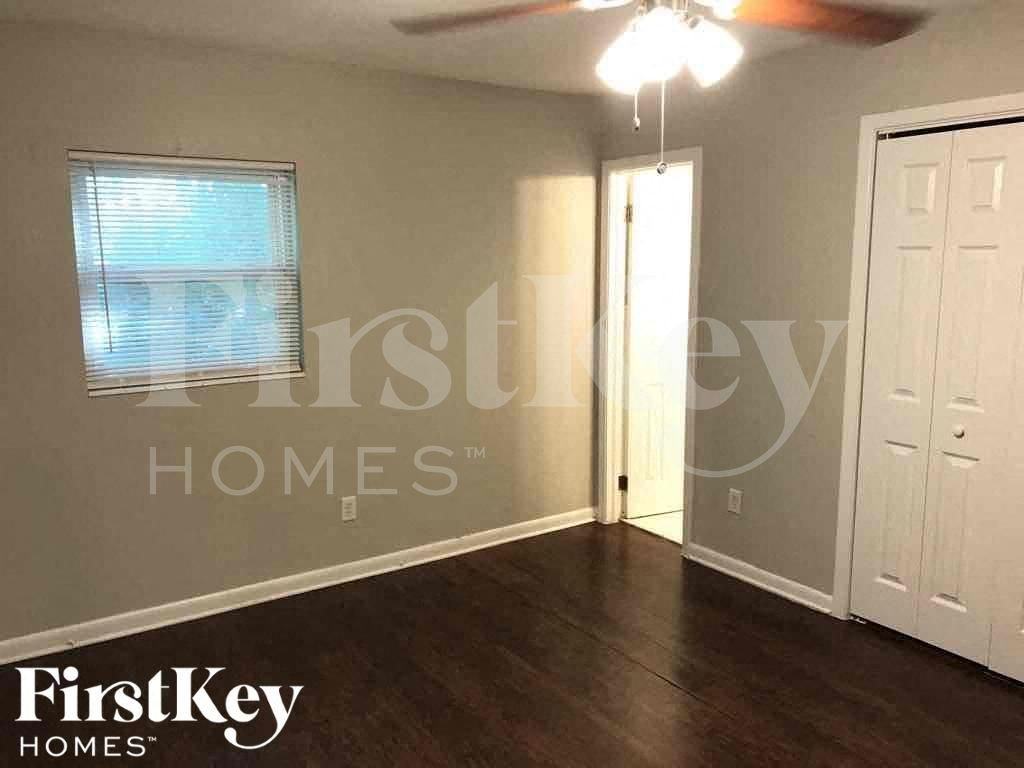 9305 Forest Hills Dr - Photo 5 of 10