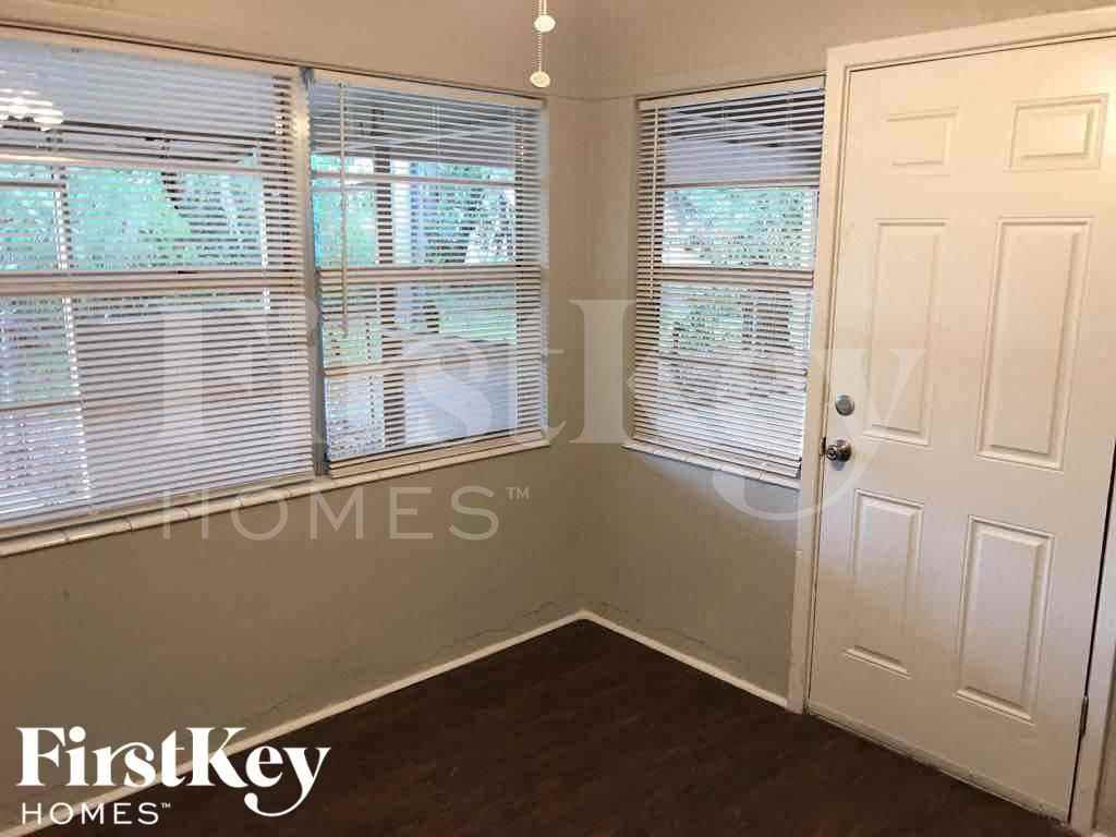 9305 Forest Hills Dr - Photo 6 of 10