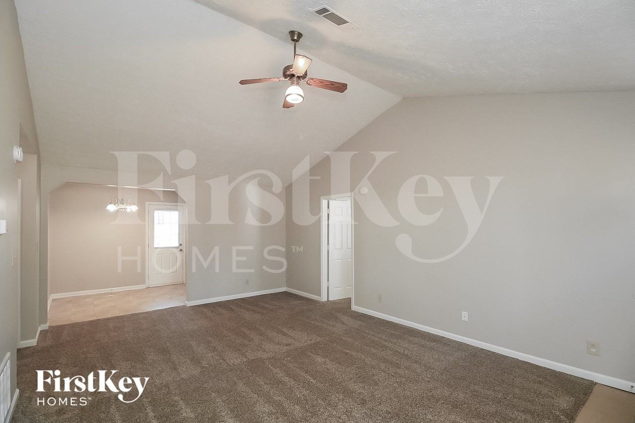 9207 Fairway Ct - Photo 2 of 15