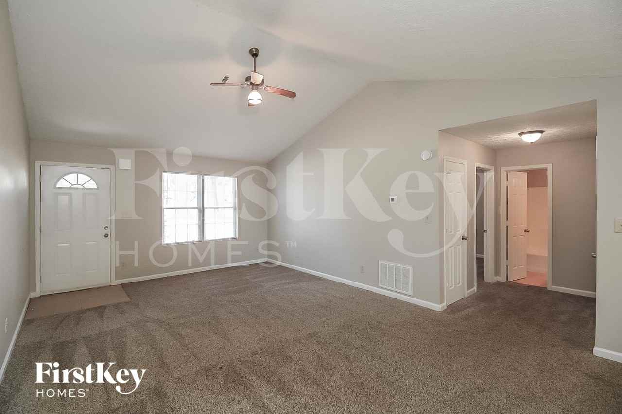 9207 Fairway Ct - Photo 4 of 15