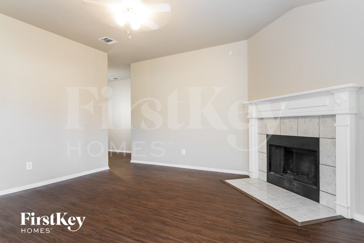 7455 Concordia Ln - Photo 4 of 16